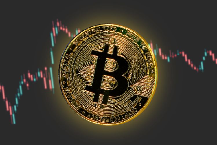 Bitcoin (BTC) salta mais de 4%, toca os US$ 28.100 e rompe para cima canal de baixa